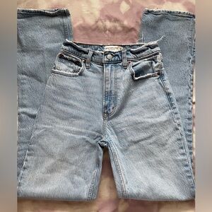 Abercrombie The 90s Straight Ultra High Rise Jeans